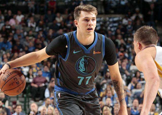  东契奇超神发挥，独行侠加时险胜国王迎连胜  