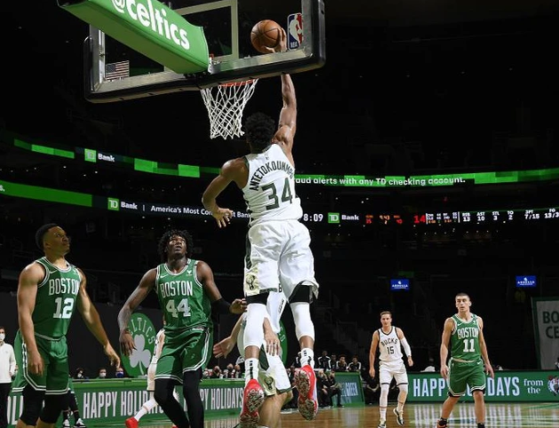  字母哥暴扣绝杀雄鹿客场击败热火豪取五连胜佳绩